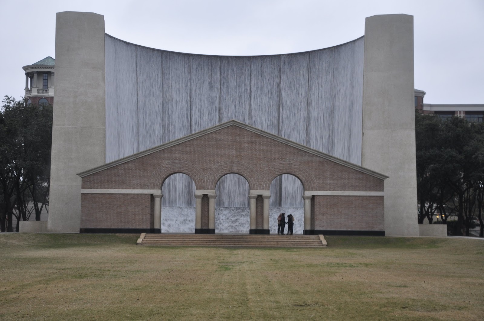 Gerald D. Hines Waterwall Park in Houston - Sculptural fountain