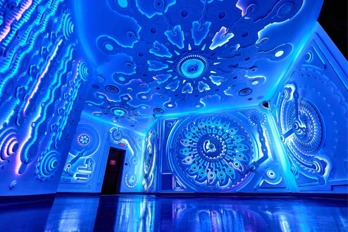 Blue gear shapes inside a square room.